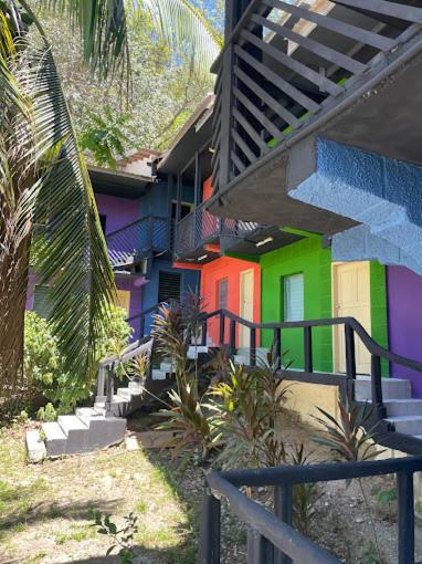 Airport Inn Roatan エクステリア 写真