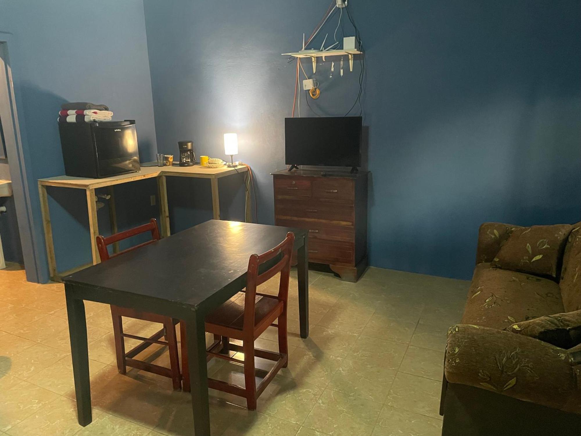 Airport Inn Roatan エクステリア 写真