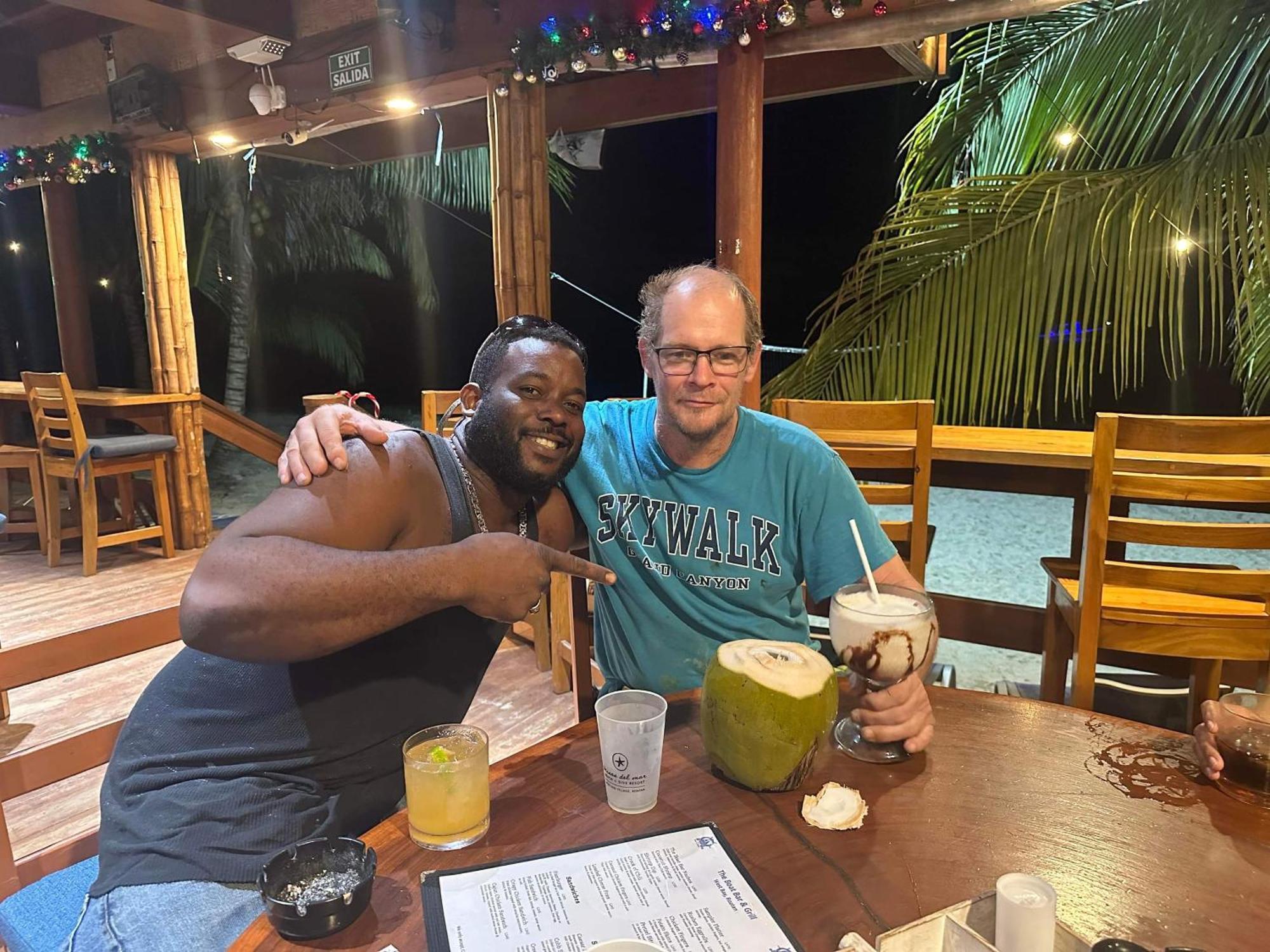 Airport Inn Roatan エクステリア 写真