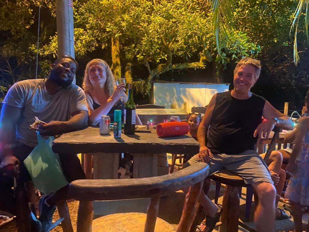 Airport Inn Roatan エクステリア 写真