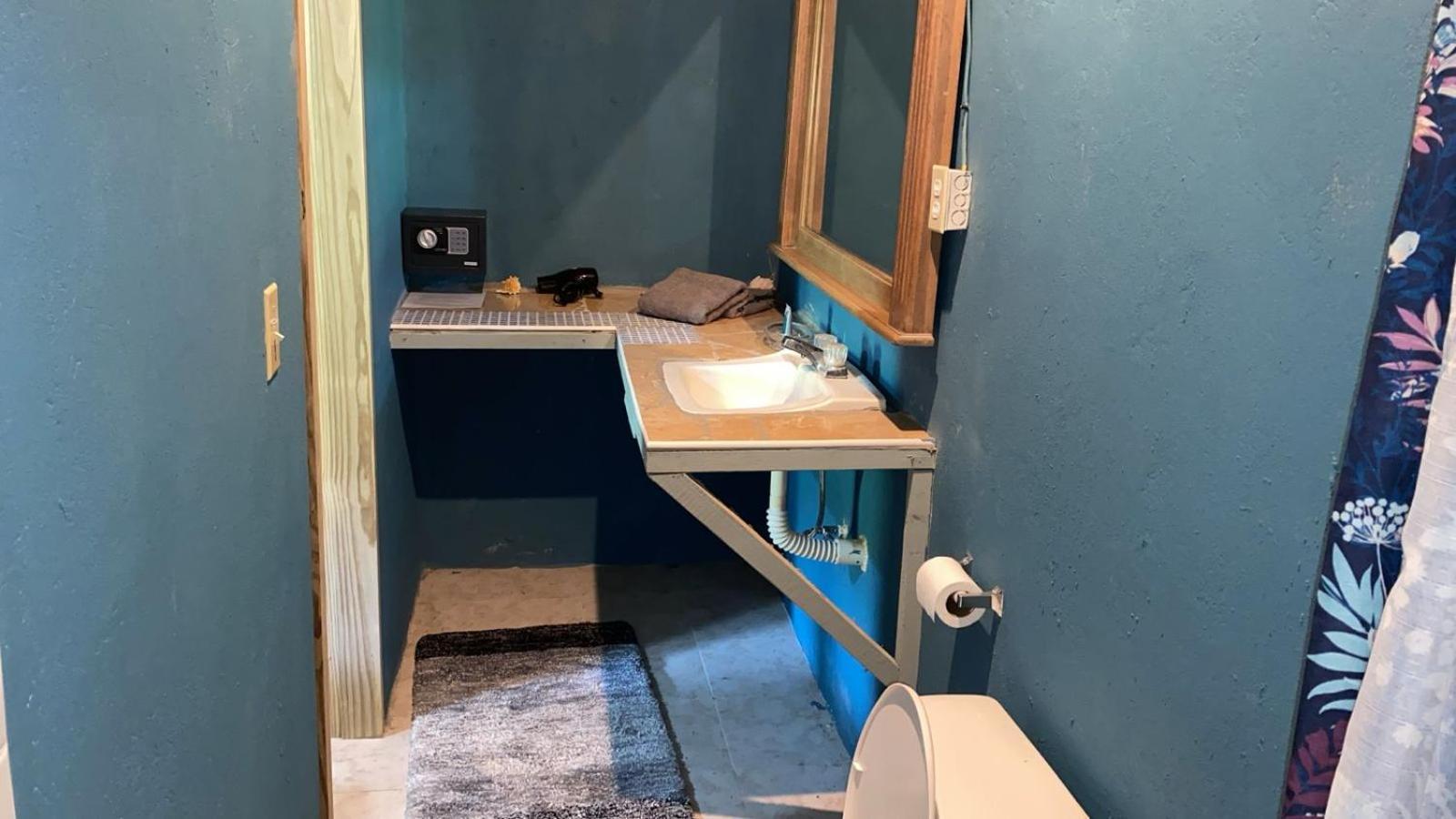 Airport Inn Roatan エクステリア 写真