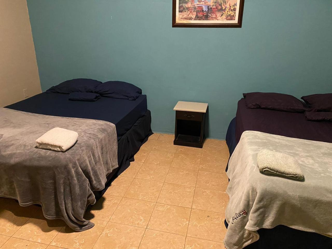 Airport Inn Roatan エクステリア 写真